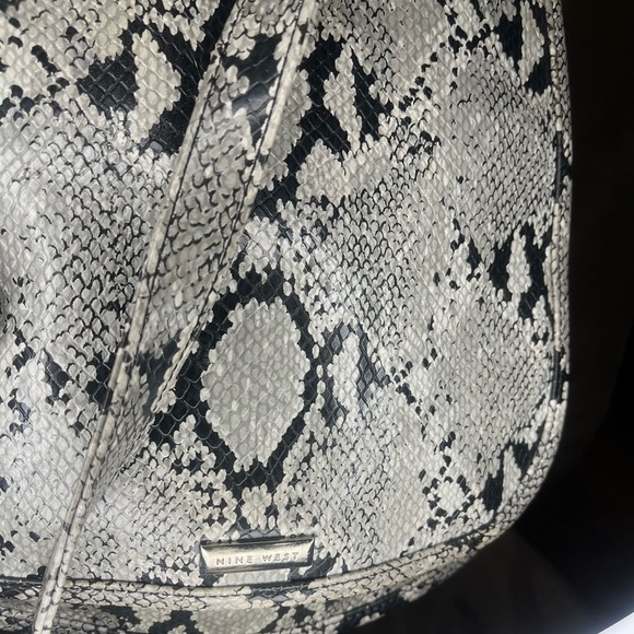 EUC Nine West Imitation Python print crossbody Bag - Picture 2 of 7